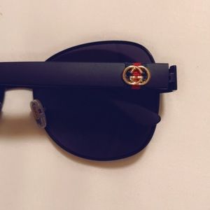 GUCCI SUN GLASSES.